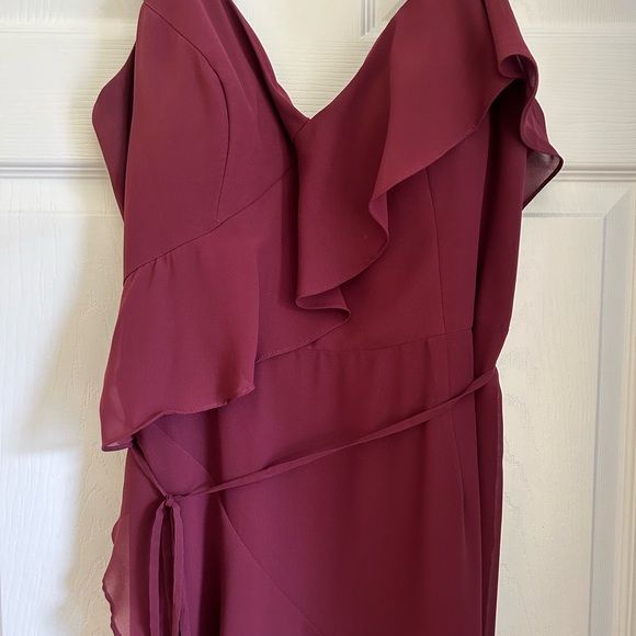 Vera Wang burgundy bridesmaids dress or evening out for special occasion - Picture 2 of 6